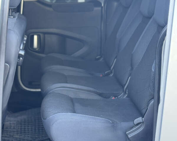 Серый Пежо Partner, объемом двигателя 1.56 л и пробегом 265 тыс. км за 6450 $, фото 55 на Automoto.ua