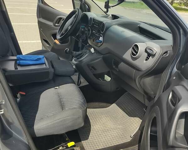 Серый Пежо Partner, объемом двигателя 1.6 л и пробегом 208 тыс. км за 7000 $, фото 1 на Automoto.ua