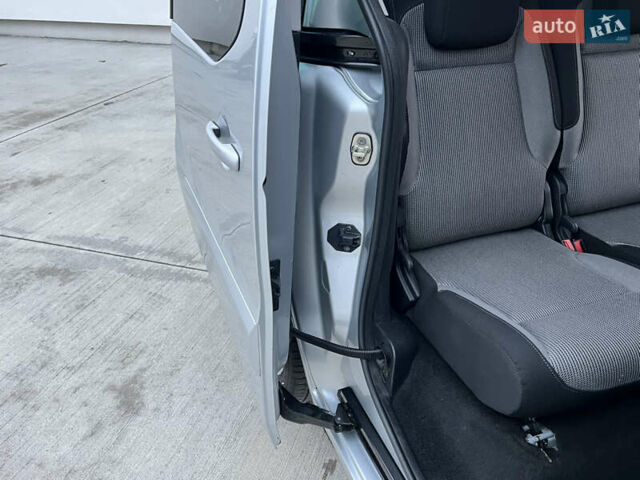 Серый Пежо Partner, объемом двигателя 1.6 л и пробегом 228 тыс. км за 7950 $, фото 91 на Automoto.ua