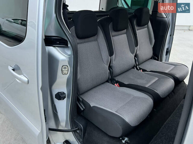 Серый Пежо Partner, объемом двигателя 1.6 л и пробегом 228 тыс. км за 7950 $, фото 82 на Automoto.ua