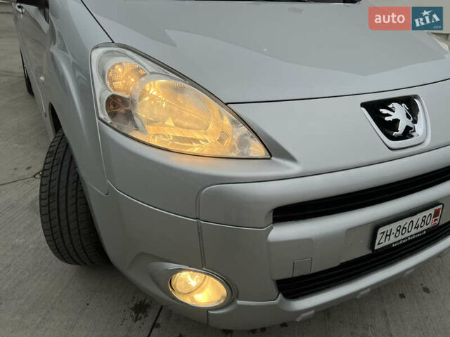 Серый Пежо Partner, объемом двигателя 1.6 л и пробегом 228 тыс. км за 7950 $, фото 18 на Automoto.ua
