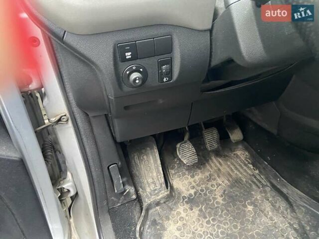 Серый Пежо Partner, объемом двигателя 1.56 л и пробегом 279 тыс. км за 6500 $, фото 15 на Automoto.ua