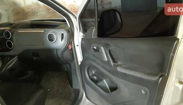 Сірий Пежо Partner, об'ємом двигуна 1.56 л та пробігом 383 тис. км за 5000 $, фото 9 на Automoto.ua