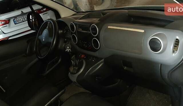 Сірий Пежо Partner, об'ємом двигуна 1.56 л та пробігом 383 тис. км за 5000 $, фото 8 на Automoto.ua