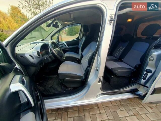 Серый Пежо Partner, объемом двигателя 1.6 л и пробегом 158 тыс. км за 8500 $, фото 6 на Automoto.ua