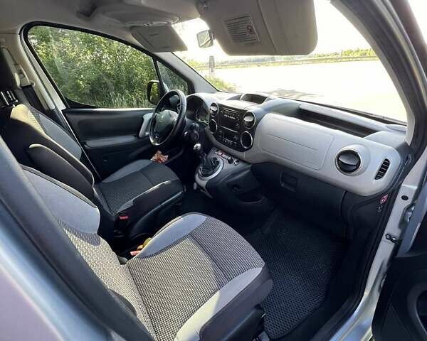 Серый Пежо Partner, объемом двигателя 1.6 л и пробегом 260 тыс. км за 8700 $, фото 4 на Automoto.ua