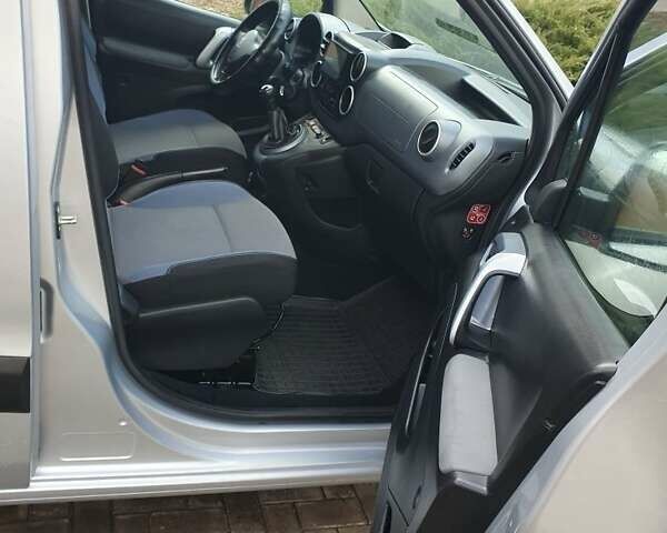 Серый Пежо Partner, объемом двигателя 1.6 л и пробегом 158 тыс. км за 8500 $, фото 22 на Automoto.ua