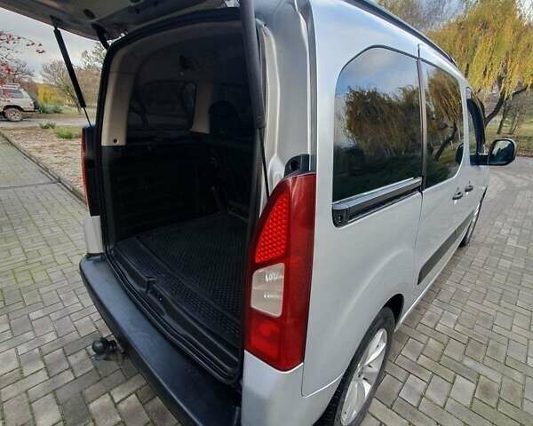 Серый Пежо Partner, объемом двигателя 1.6 л и пробегом 158 тыс. км за 8500 $, фото 17 на Automoto.ua