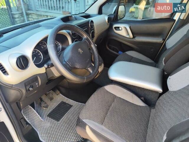 Сірий Пежо Partner, об'ємом двигуна 1.56 л та пробігом 61 тис. км за 10200 $, фото 4 на Automoto.ua