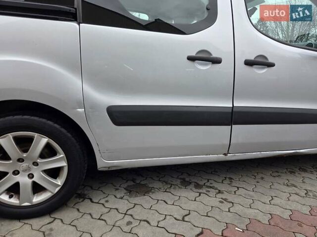 Серый Пежо Partner, объемом двигателя 1.56 л и пробегом 174 тыс. км за 8000 $, фото 9 на Automoto.ua