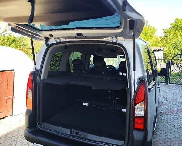 Сірий Пежо Partner, об'ємом двигуна 1.56 л та пробігом 61 тис. км за 10200 $, фото 8 на Automoto.ua