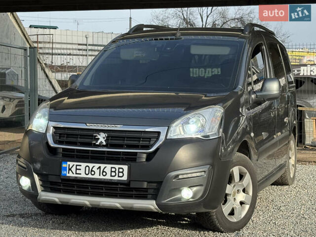 Серый Пежо Partner, объемом двигателя 1.56 л и пробегом 213 тыс. км за 12500 $, фото 2 на Automoto.ua