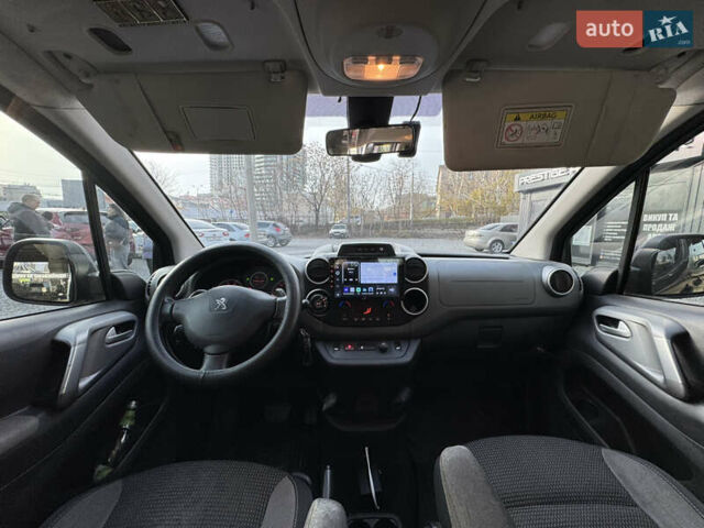 Серый Пежо Partner, объемом двигателя 1.56 л и пробегом 213 тыс. км за 12500 $, фото 13 на Automoto.ua
