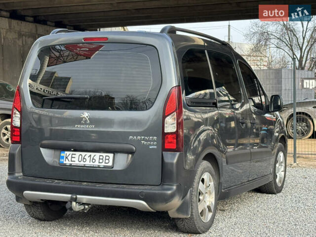 Серый Пежо Partner, объемом двигателя 1.56 л и пробегом 213 тыс. км за 12500 $, фото 5 на Automoto.ua