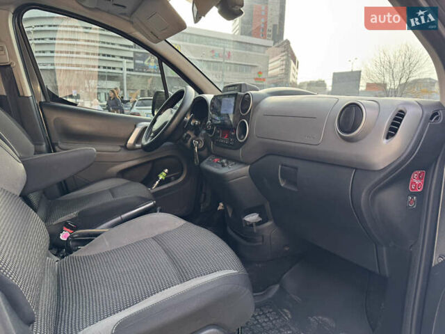 Серый Пежо Partner, объемом двигателя 1.56 л и пробегом 213 тыс. км за 12500 $, фото 17 на Automoto.ua