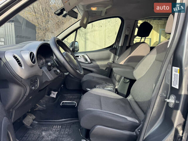 Серый Пежо Partner, объемом двигателя 1.56 л и пробегом 213 тыс. км за 12500 $, фото 7 на Automoto.ua