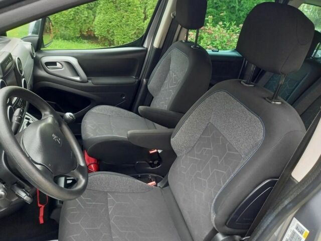 Серый Пежо Partner, объемом двигателя 1.2 л и пробегом 134 тыс. км за 6300 $, фото 20 на Automoto.ua