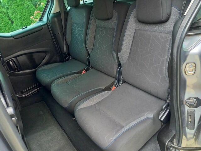 Серый Пежо Partner, объемом двигателя 1.2 л и пробегом 134 тыс. км за 6300 $, фото 19 на Automoto.ua