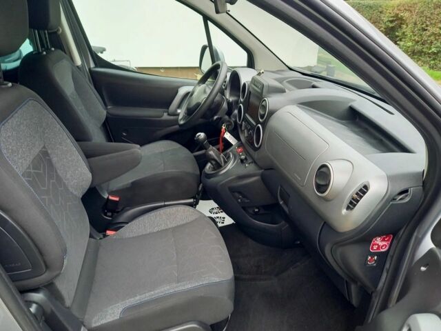 Серый Пежо Partner, объемом двигателя 1.2 л и пробегом 134 тыс. км за 6300 $, фото 21 на Automoto.ua