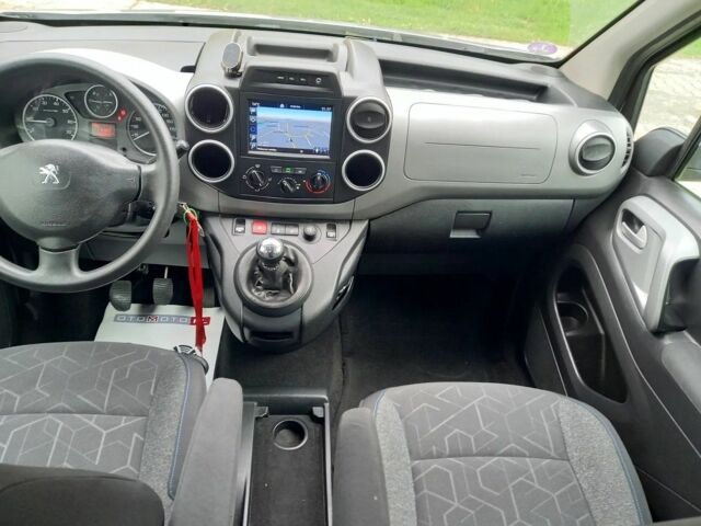 Серый Пежо Partner, объемом двигателя 1.2 л и пробегом 134 тыс. км за 6300 $, фото 18 на Automoto.ua