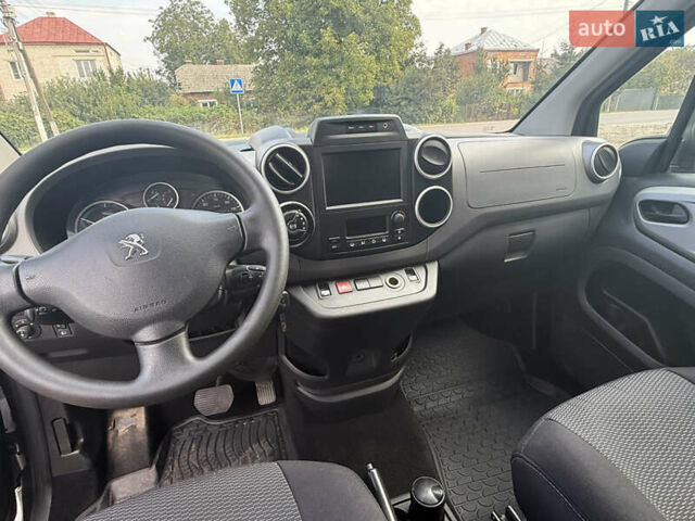 Серый Пежо Partner, объемом двигателя 0 л и пробегом 132 тыс. км за 8200 $, фото 11 на Automoto.ua