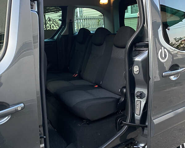 Сірий Пежо Partner, об'ємом двигуна 0 л та пробігом 53 тис. км за 10700 $, фото 15 на Automoto.ua