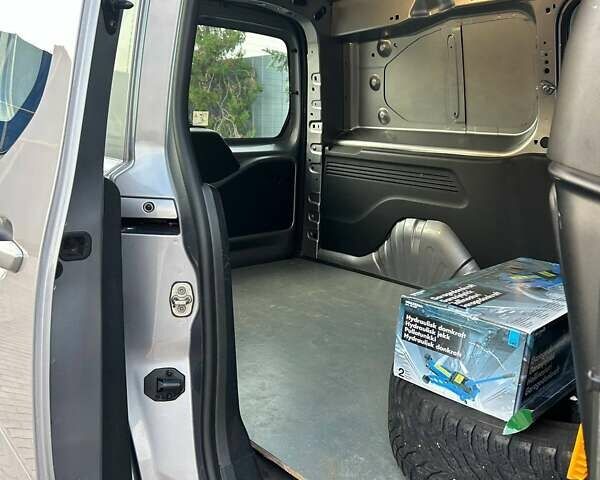 Серый Пежо Partner, объемом двигателя 1.5 л и пробегом 69 тыс. км за 16800 $, фото 6 на Automoto.ua