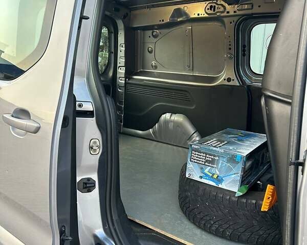 Серый Пежо Partner, объемом двигателя 1.5 л и пробегом 69 тыс. км за 16800 $, фото 13 на Automoto.ua