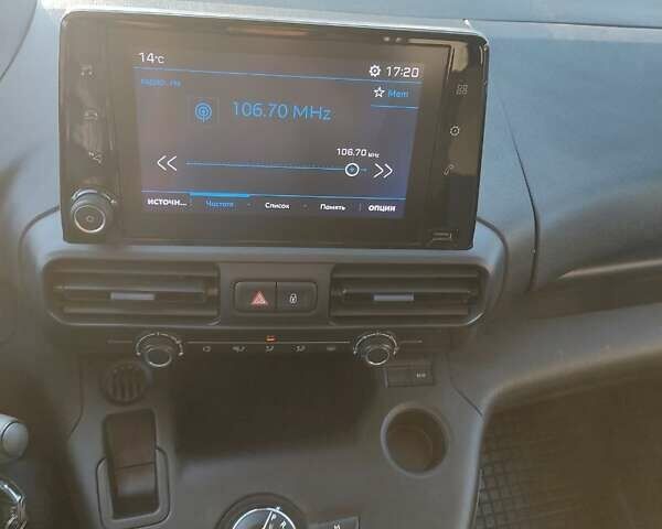 Сірий Пежо Partner, об'ємом двигуна 1.5 л та пробігом 30 тис. км за 19950 $, фото 3 на Automoto.ua