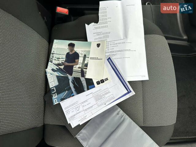 Серый Пежо Partner, объемом двигателя 1.5 л и пробегом 183 тыс. км за 17800 $, фото 24 на Automoto.ua