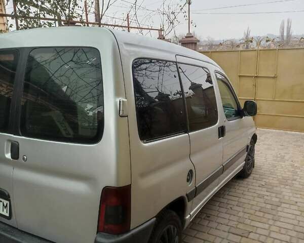 Сірий Пежо Partner, об'ємом двигуна 1.4 л та пробігом 511 тис. км за 4100 $, фото 4 на Automoto.ua