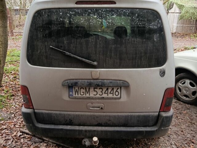 Серый Пежо Partner, объемом двигателя 0 л и пробегом 300 тыс. км за 2000 $, фото 4 на Automoto.ua