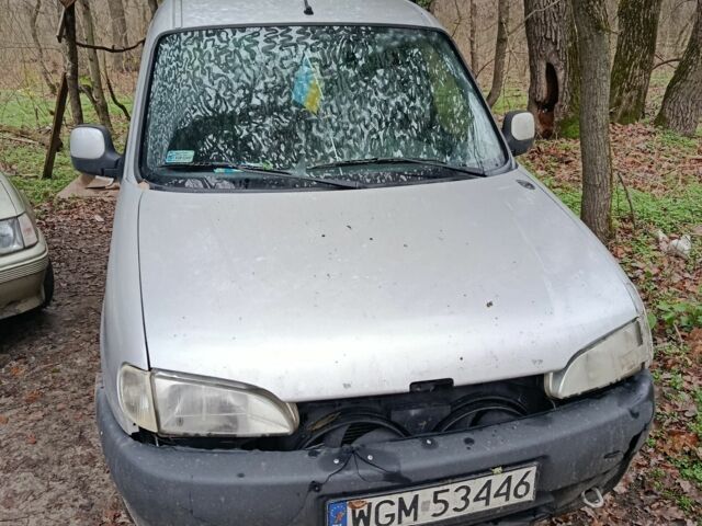 Серый Пежо Partner, объемом двигателя 0 л и пробегом 300 тыс. км за 2000 $, фото 1 на Automoto.ua