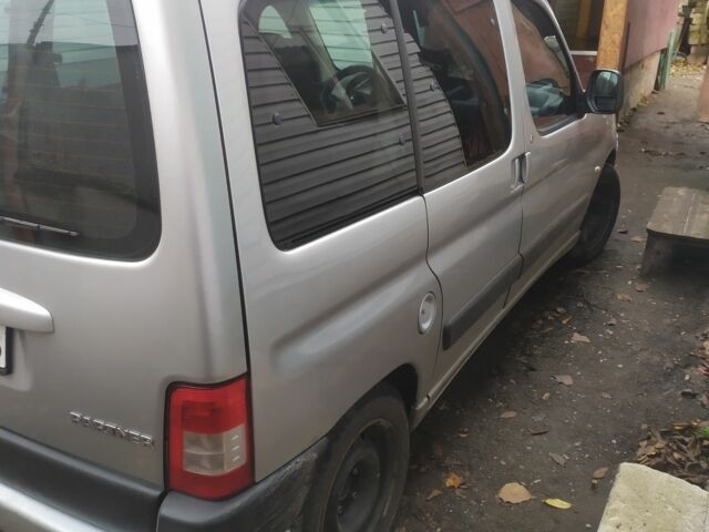 Серый Пежо Partner, объемом двигателя 1.6 л и пробегом 323 тыс. км за 4200 $, фото 10 на Automoto.ua