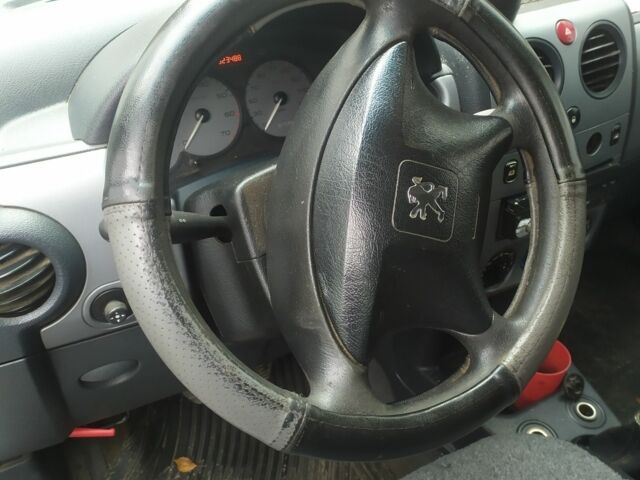 Серый Пежо Partner, объемом двигателя 1.6 л и пробегом 323 тыс. км за 4200 $, фото 12 на Automoto.ua