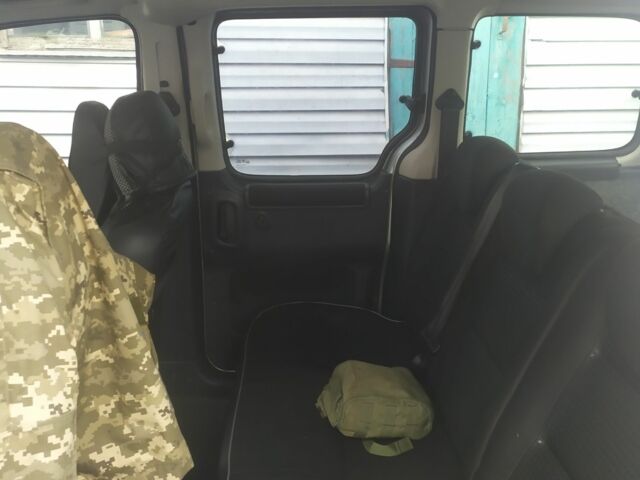 Серый Пежо Partner, объемом двигателя 1.6 л и пробегом 323 тыс. км за 4200 $, фото 9 на Automoto.ua