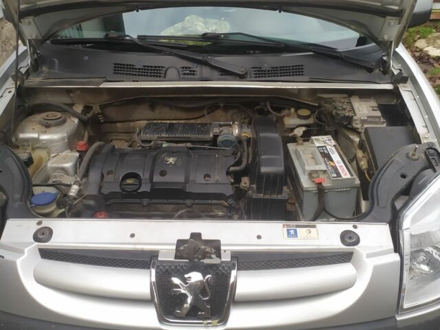 Серый Пежо Partner, объемом двигателя 1.6 л и пробегом 323 тыс. км за 4200 $, фото 4 на Automoto.ua