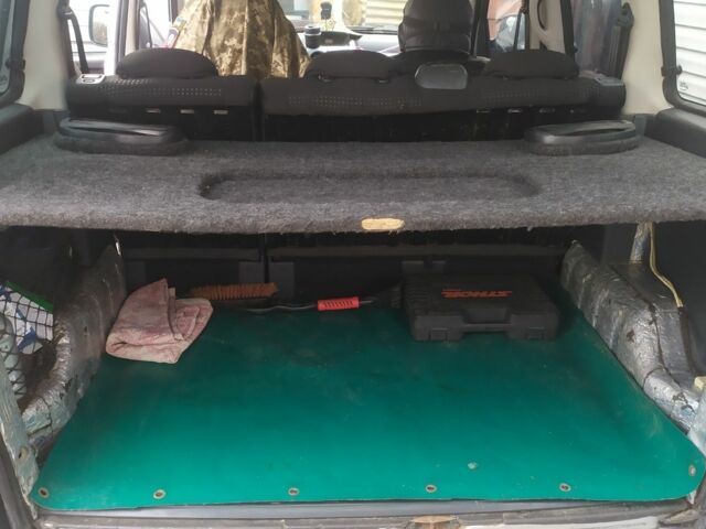 Серый Пежо Partner, объемом двигателя 1.6 л и пробегом 323 тыс. км за 4200 $, фото 8 на Automoto.ua