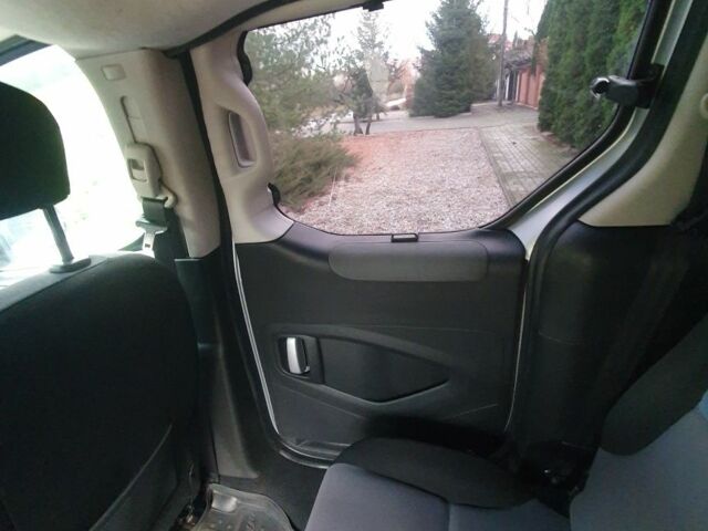 Серый Пежо Partner, объемом двигателя 1.6 л и пробегом 158 тыс. км за 8500 $, фото 21 на Automoto.ua