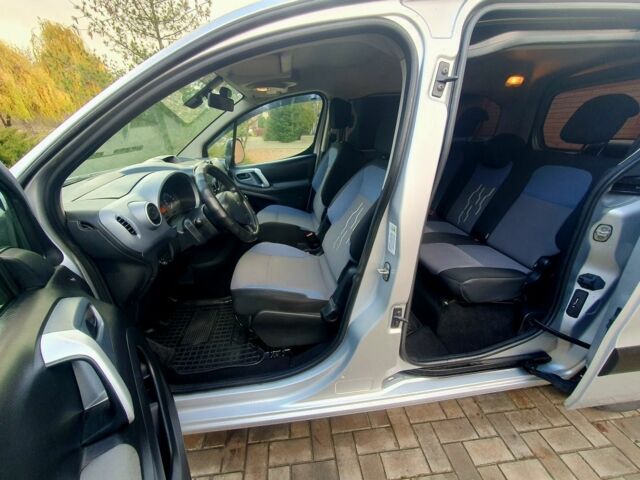 Серый Пежо Partner, объемом двигателя 1.6 л и пробегом 158 тыс. км за 8500 $, фото 7 на Automoto.ua