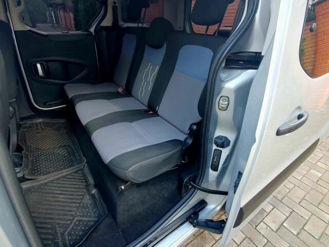 Серый Пежо Partner, объемом двигателя 1.6 л и пробегом 158 тыс. км за 8500 $, фото 9 на Automoto.ua