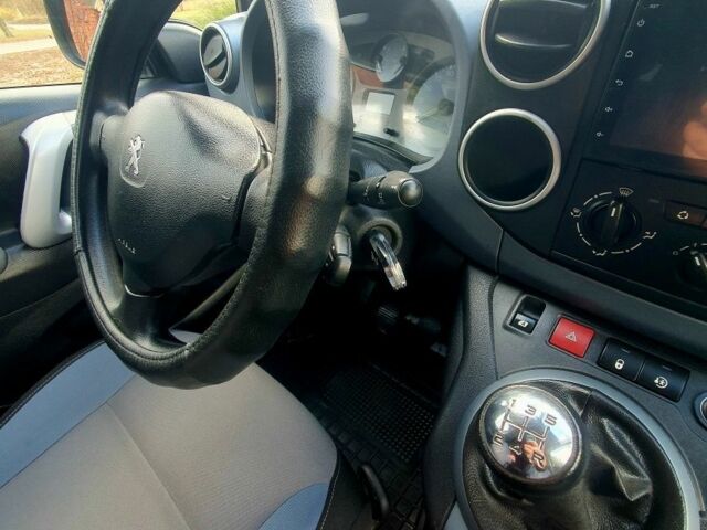 Серый Пежо Partner, объемом двигателя 1.6 л и пробегом 158 тыс. км за 8500 $, фото 13 на Automoto.ua