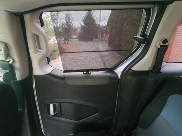 Серый Пежо Partner, объемом двигателя 1.6 л и пробегом 158 тыс. км за 8500 $, фото 22 на Automoto.ua