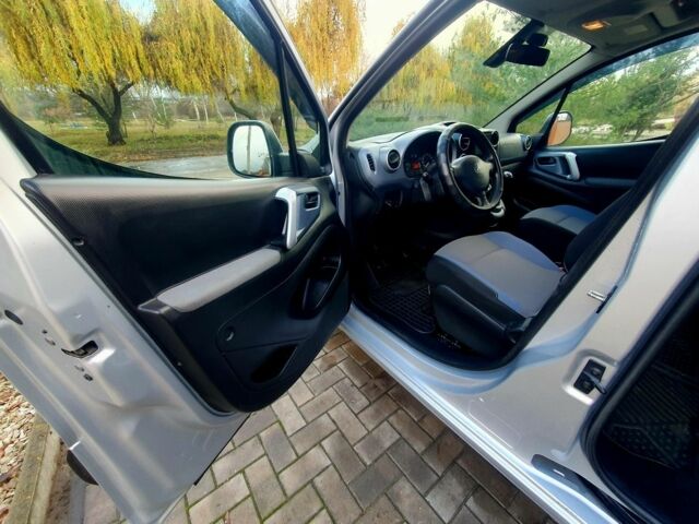 Серый Пежо Partner, объемом двигателя 1.6 л и пробегом 158 тыс. км за 8500 $, фото 8 на Automoto.ua