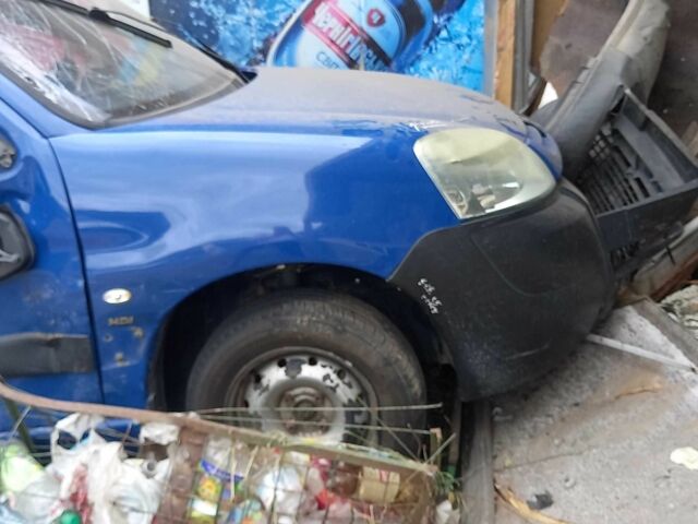 Синий Пежо Partner, объемом двигателя 2 л и пробегом 400 тыс. км за 600 $, фото 3 на Automoto.ua