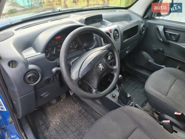 Синий Пежо Partner, объемом двигателя 1.87 л и пробегом 295 тыс. км за 3800 $, фото 18 на Automoto.ua