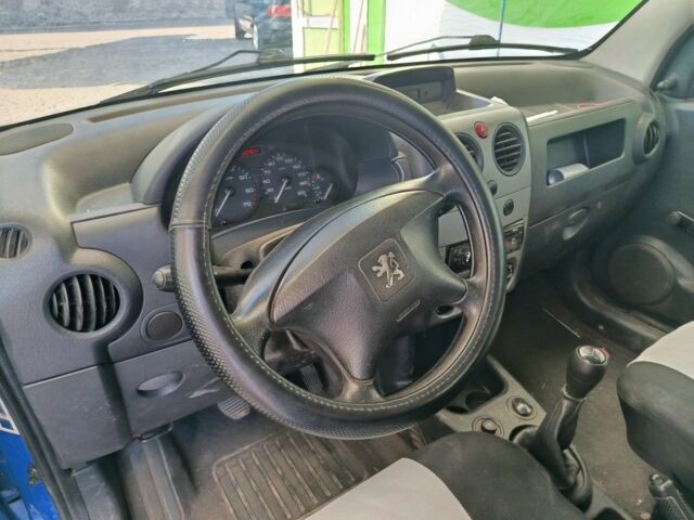 Синий Пежо Partner, объемом двигателя 1.6 л и пробегом 270 тыс. км за 3500 $, фото 4 на Automoto.ua