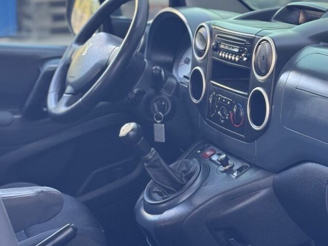 Синий Пежо Partner, объемом двигателя 1.6 л и пробегом 146 тыс. км за 2500 $, фото 4 на Automoto.ua