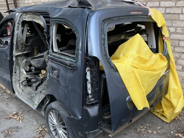 Синий Пежо Partner, объемом двигателя 1.6 л и пробегом 230 тыс. км за 2500 $, фото 2 на Automoto.ua