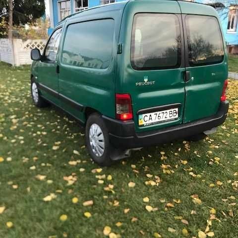 Зеленый Пежо Partner, объемом двигателя 1.9 л и пробегом 340 тыс. км за 1611 $, фото 4 на Automoto.ua